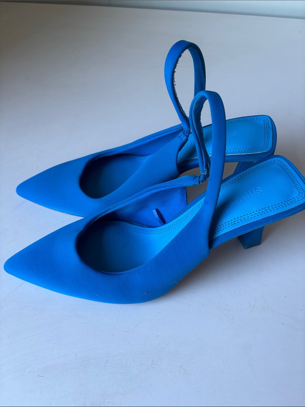 stradivarius Bright Blue Pointed Slingback Pumps. Beautiful color and confort